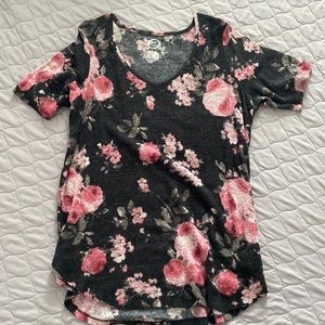 Maurices Short sleeve V-neck shirt